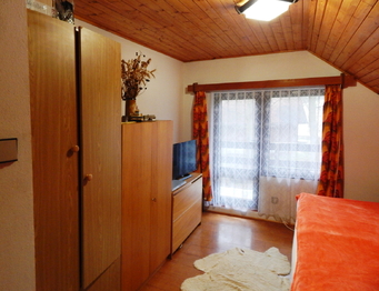 Podkrovní pokoj 1 - Prodej chaty / chalupy 45 m², Kožlany