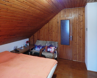 Podkrovní pokoj 1 - Prodej chaty / chalupy 45 m², Kožlany