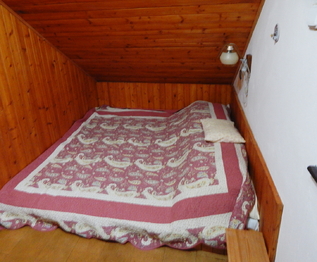 Podkrovní pokoj 2 - Prodej chaty / chalupy 45 m², Kožlany