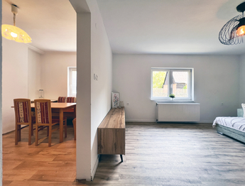 Obývací pokoj s jídelnou - Prodej domu 111 m², Kyselka