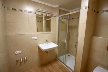 koupelna - Pronájem bytu 2+kk v osobním vlastnictví 53 m², České Budějovice