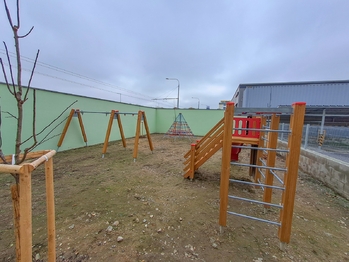 hřiště - Pronájem bytu 2+kk v osobním vlastnictví 53 m², České Budějovice