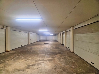 garáže- suterén - Prodej bytu 2+1 v osobním vlastnictví 50 m², České Budějovice