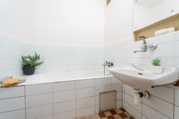 Koupelna - Prodej bytu 2+1 v osobním vlastnictví 50 m², Praha 10 - Strašnice