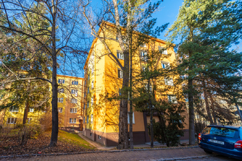 Pohled na dům - Prodej bytu 2+1 v osobním vlastnictví 50 m², Praha 10 - Strašnice