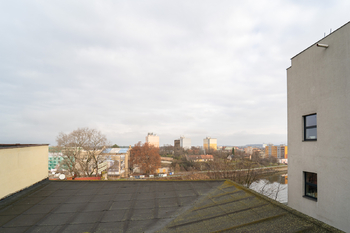 Výhled z ložnice - Pronájem bytu 2+1 v osobním vlastnictví 54 m², Kolín