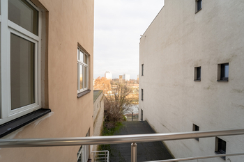 Výhled z dětského pokoje - Pronájem bytu 2+1 v osobním vlastnictví 54 m², Kolín