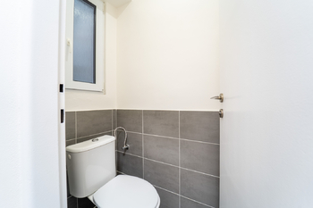Samostatné WC - Pronájem bytu 2+1 v osobním vlastnictví 54 m², Kolín
