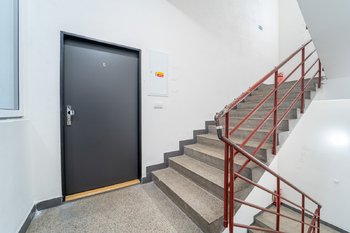 Společné prostory před bytem - Pronájem bytu 2+1 v osobním vlastnictví 54 m², Kolín