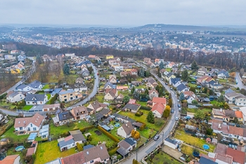 Pohled na celou čtvrť - Prodej domu 53 m², Kladno