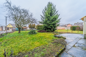 Pohled na zahradu - Prodej domu 53 m², Kladno