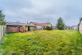 Zahrada z druhé strany - Prodej domu 53 m², Kladno