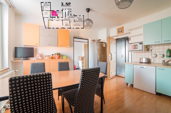 Pronájem kancelářských prostor 600 m², Bílina