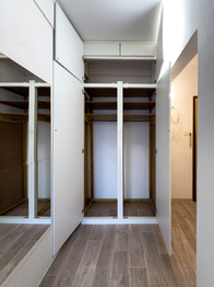 Skříně v chodbě - Pronájem bytu 2+kk v osobním vlastnictví 44 m², Písek