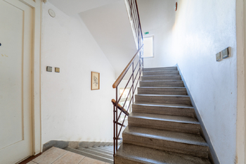 Společné schodiště domu - Pronájem bytu 3+kk v osobním vlastnictví 89 m², Poděbrady