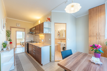 kuchyň a koupelna - Pronájem bytu 3+1 v osobním vlastnictví 77 m², Valašské Meziříčí