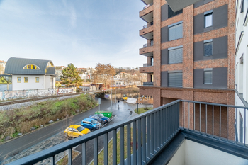 pohled z lodžie - Pronájem bytu 2+kk v osobním vlastnictví 44 m², Praha 4 - Nusle
