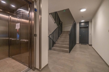 výtah a společné prostory - Pronájem bytu 2+kk v osobním vlastnictví 44 m², Praha 4 - Nusle