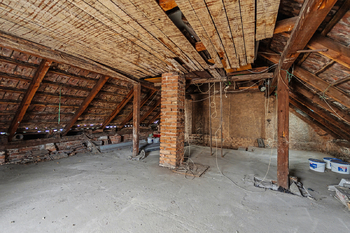 Prostorná půda - Prodej domu 108 m², Český Brod