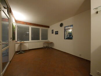 Pronájem kancelářských prostor 23 m², Lety