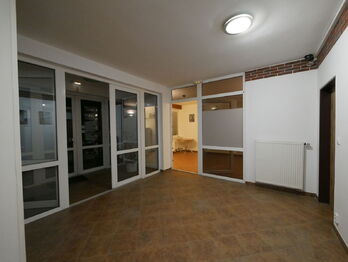 Pronájem kancelářských prostor 23 m², Lety