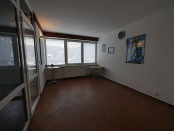 Pronájem kancelářských prostor 23 m², Lety
