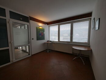 Pronájem kancelářských prostor 23 m², Lety