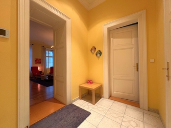 Předsíň - Prodej bytu 2+1 v osobním vlastnictví 76 m², Praha 5 - Smíchov