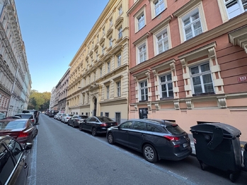 Prodej bytu 2+1 v osobním vlastnictví 76 m², Praha 5 - Smíchov