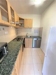 Pronájem bytu 1+kk v osobním vlastnictví 34 m², Praha 8 - Kobylisy