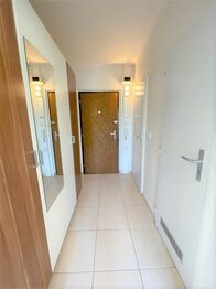 Pronájem bytu 1+kk v osobním vlastnictví 34 m², Praha 8 - Kobylisy