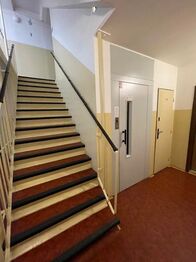 Pronájem bytu 1+kk v osobním vlastnictví 34 m², Praha 8 - Kobylisy