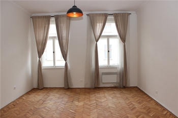 Obývací pokoj - Pronájem bytu 1+1 v osobním vlastnictví 48 m², Praha 2 - Vinohrady