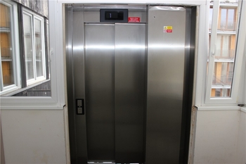 Výtah - Pronájem bytu 1+1 v osobním vlastnictví 48 m², Praha 2 - Vinohrady