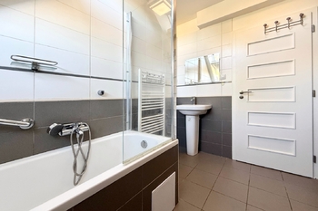 Prodej bytu 1+1 v osobním vlastnictví 54 m², Praha 6 - Ruzyně