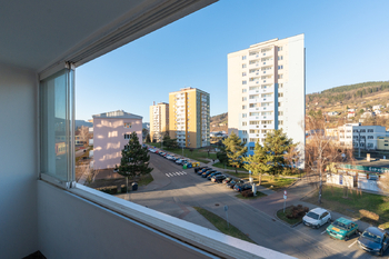 výhled z lodžie - Pronájem bytu 3+1 v osobním vlastnictví 64 m², Vsetín