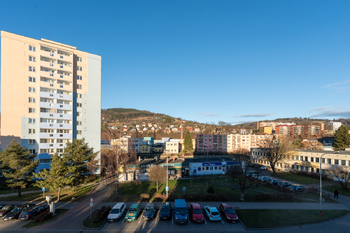 výhled z lodžie - Pronájem bytu 3+1 v osobním vlastnictví 64 m², Vsetín