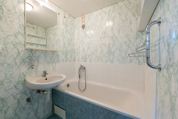 koupelna s vanou - Pronájem bytu 3+1 v osobním vlastnictví 64 m², Vsetín