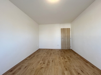 Ložnice - Pronájem bytu 2+1 v osobním vlastnictví 41 m², Milovice