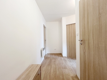 Chodba - Pronájem bytu 2+1 v osobním vlastnictví 41 m², Milovice