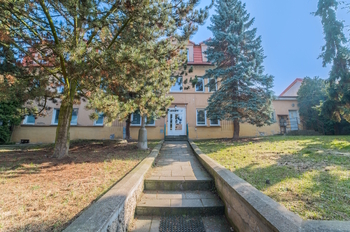 Prodej kancelářských prostor 818 m², Bílina