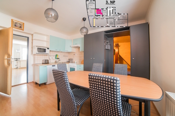 Prodej kancelářských prostor 818 m², Bílina