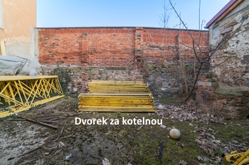 Prodej kancelářských prostor 818 m², Bílina