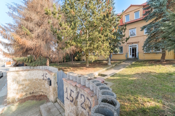 Prodej kancelářských prostor 818 m², Bílina