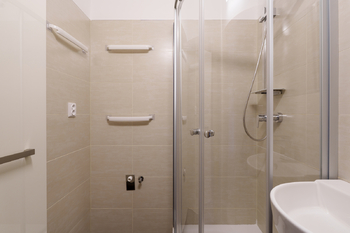 Se sprchovým koutem - Prodej bytu 2+1 v osobním vlastnictví 56 m², Praha 4 - Braník