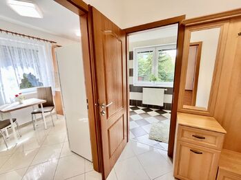 Pronájem bytu 1+1 v osobním vlastnictví 45 m², Praha 8 - Kobylisy