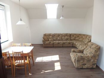 Obývací prostor - Pronájem bytu 4+kk v osobním vlastnictví 94 m², Šestajovice