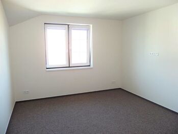 Pokoj č.1 - Pronájem bytu 4+kk v osobním vlastnictví 94 m², Šestajovice