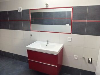 Koupelna - Pronájem bytu 4+kk v osobním vlastnictví 94 m², Šestajovice