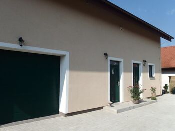 Pohled na RD - léto - Pronájem bytu 4+kk v osobním vlastnictví 94 m², Šestajovice